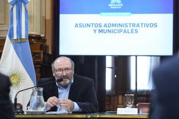 Kroneberger presidió reunión de la Comisión de Asuntos Administrativos y Municipales del Senado