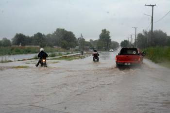 20 minutos de lluvia y otra vez, Santa Rosa inundada