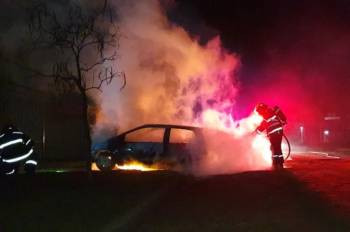 Zozobra en General Pico: investigan dos nuevos incendios de autos en el barrio Rucci