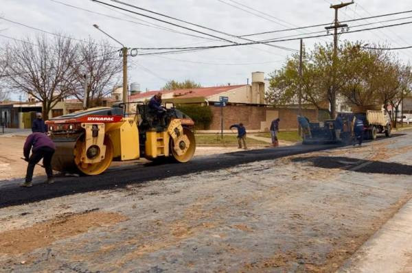 Avanza el plan de pavimentación en Santa Rosa con la finalización de once cuadras en el Plan 5.000