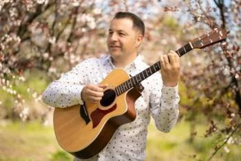 Cristian Morales presenta Un Arco Iris y Una Flor: un canto pampeano que aspira a lo grande