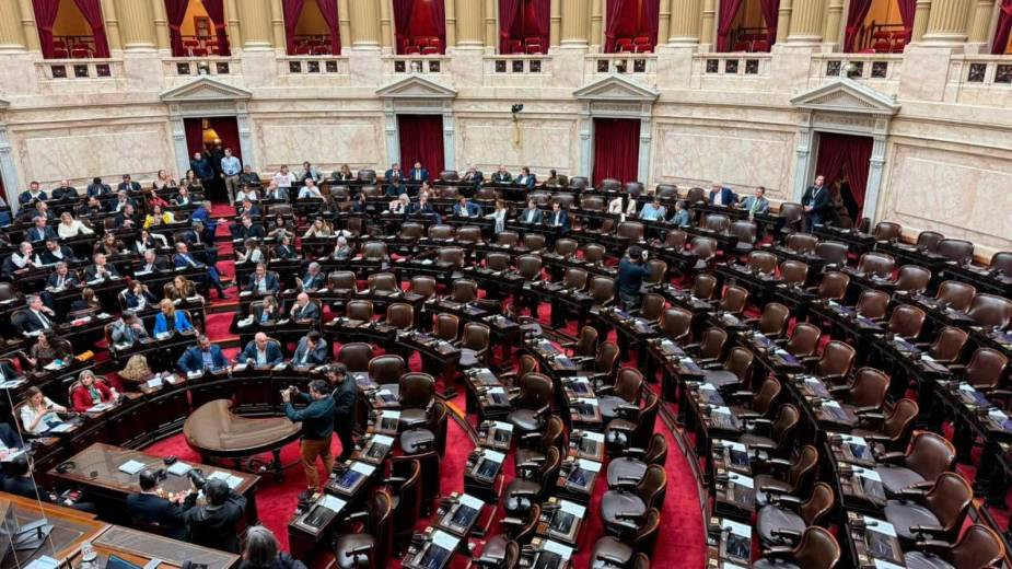 Avanzan en Diputados pedidos de interpelación a funcionarios nacionales por el paso de Flávio Bolsonaro