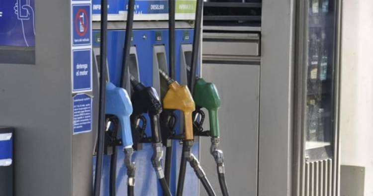 El Gobierno no aumentará el impuesto a los combustibles en febrero para limitar la suba de la nafta