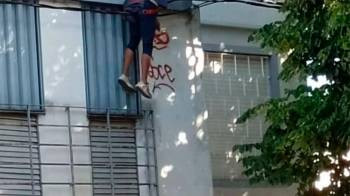 Ladrón quedó colgando de cables tras recibir fatal descarga eléctrica