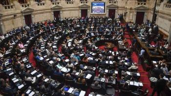 Ley ómnibus: Diputados pasó a un nuevo cuarto intermedio en una jornada marcada por disturbios afuera del Congreso