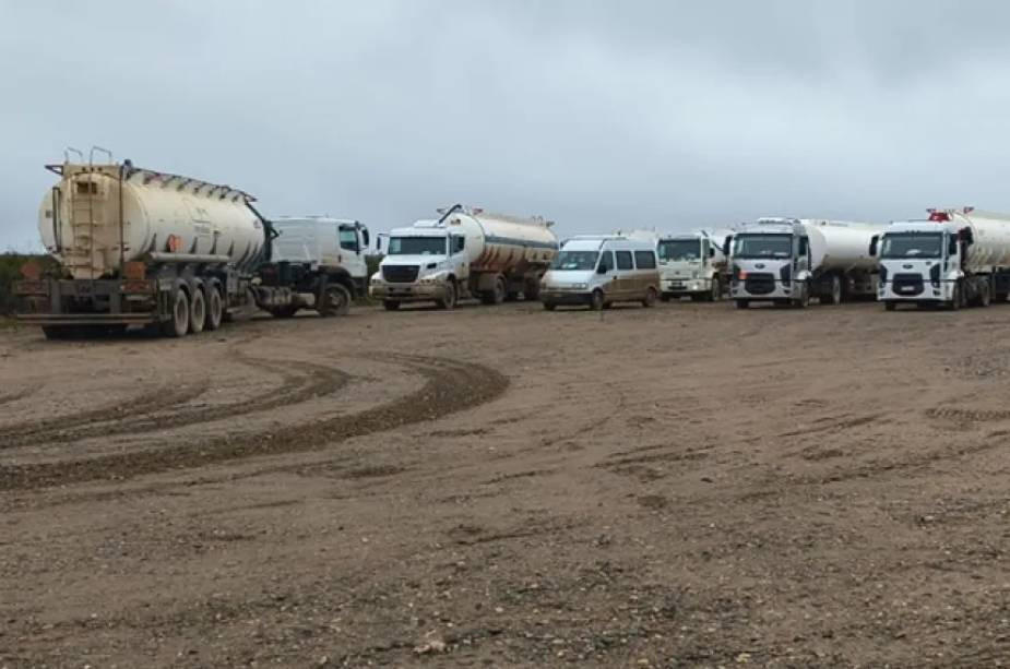 Conflicto en Medanito: Camioneros inicia un paro por tiempo indeterminado tras la quita de antigüedad a choferes