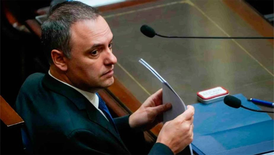 Manuel Adorni afronta el vencimiento del plazo judicial para justificar su patrimonio ante el fiscal Gerardo Pollicita
