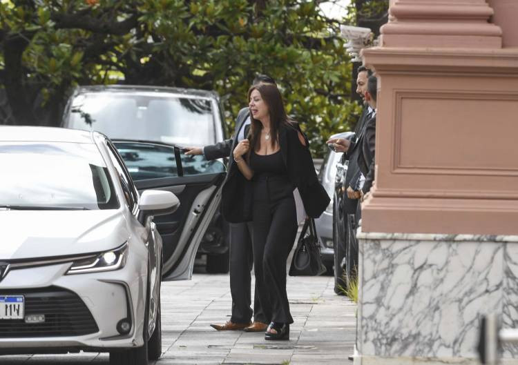 Milei volvió a defender a Pettovello por el escándalo por los alimentos y habló de ataques “miserables”