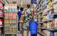 Las ventas en supermercados cayeron 8% en febrero y el consumo masivo sigue en picada