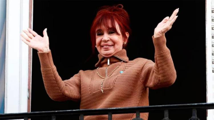 Desde su prisión domiciliaria, Cristina Kirchner pide la liberación de los militantes detenidos por el ataque a la casa de Espert