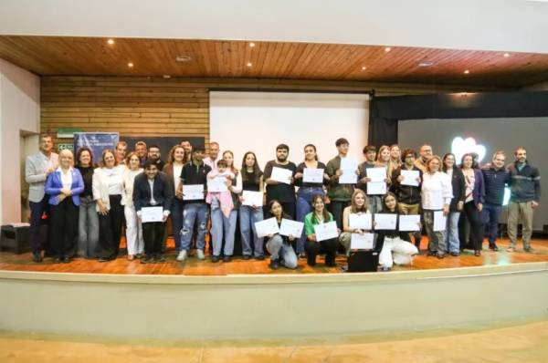 General Pico: entregaron certificados y herramientas a jóvenes que completaron capacitaciones laborales