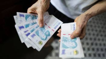 El Gobierno dispuso que el salario mínimo alcance los $437.000 en abril tras un esquema de ocho tramos