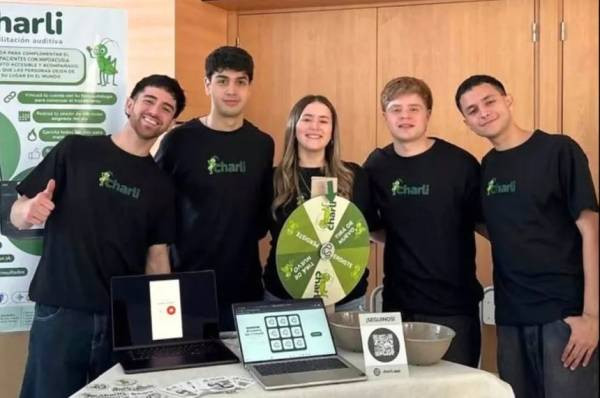 Jóvenes universitarios diseñan una aplicación móvil para potenciar el tratamiento de la hipoacusia