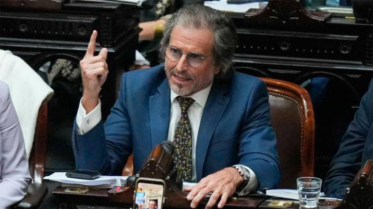 “Libertad es que si no querés mandar a tu hijo al colegio porque lo necesitás en el taller, puedas hacerlo”