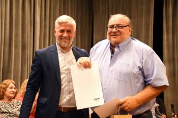 El doctor Eduardo Aguirre recibió el premio "vecino destacado 2024"