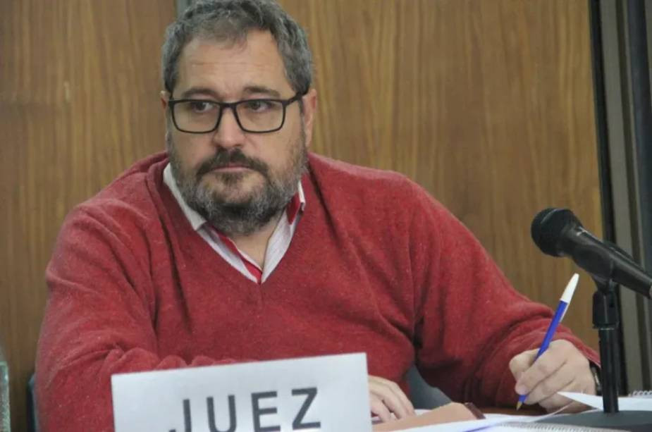 Condenan a un hombre por estafa millonaria: compró maquinaria con cheques truchos y cobró un vuelto