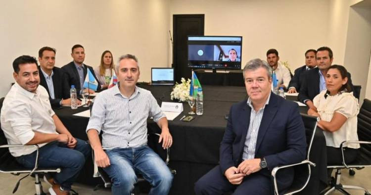 Diego Álvarez, junto a ministros de ocho provincias, se unieron para exigir fondos y alimentos