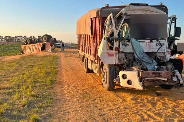 Choque entre camiones en La Pampa: un conductor sufrió una fractura expuesta y debió ser operado de urgencia
