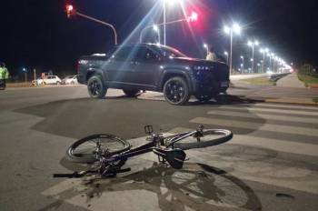 General Pico: sigue en estado crítico el ciclista embestido por una camioneta y imputaron al conductor
