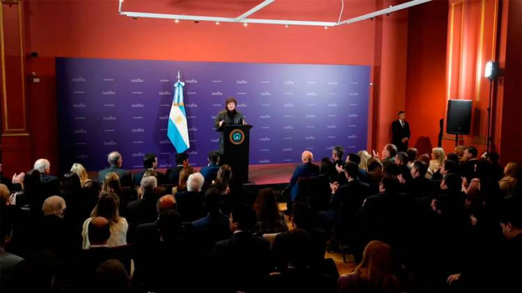 Javier Milei convoca a legisladores de La Libertad Avanza para trazar la estrategia de una semana clave en el Congreso