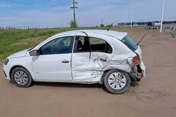 Colisión entre un auto y una camioneta en la intersección de las rutas 188 y 9