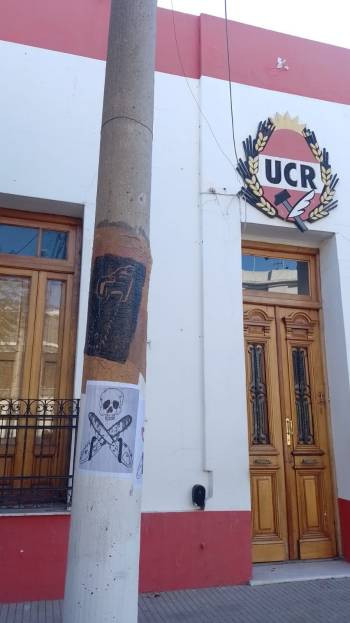 “No es saludable el silencio del gobernador en no repudiar actitudes que no se condicen con prácticas democráticas”