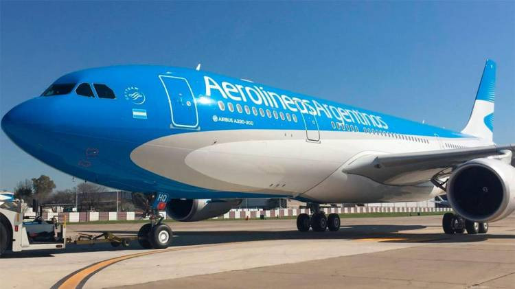 Entre amenazas de paros y de cierre, el Gobierno se reunirá este lunes con los gremios por el conflicto con Aerolíneas Argentinas