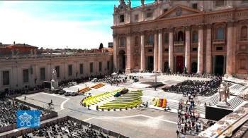 Los fieles comenzaron a llegar a la Plaza San Pedro para despedir al Papa