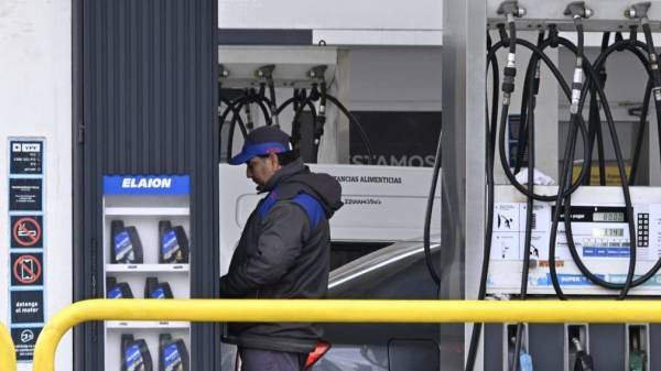 Aumento en puerta: YPF sube la nafta y el gasoil por la crisis en Medio Oriente