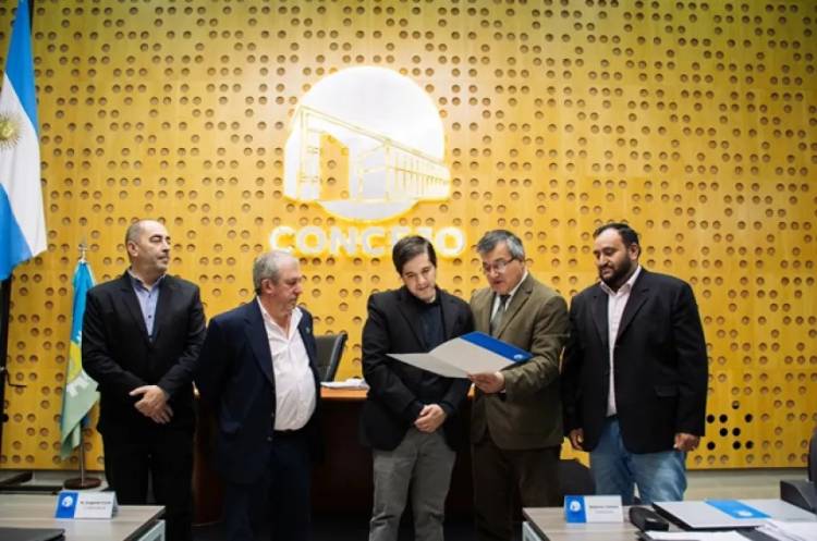 General Pico: el Concejo Deliberante distinguió al film local "Maníacas" y renovó el examen de conducir
