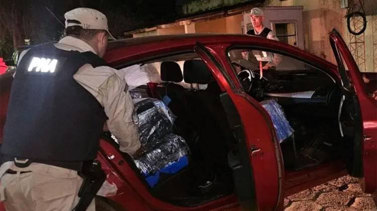 Corrientes: llevaba 280 kilos de marihuana, evadió un control y mató a una joven