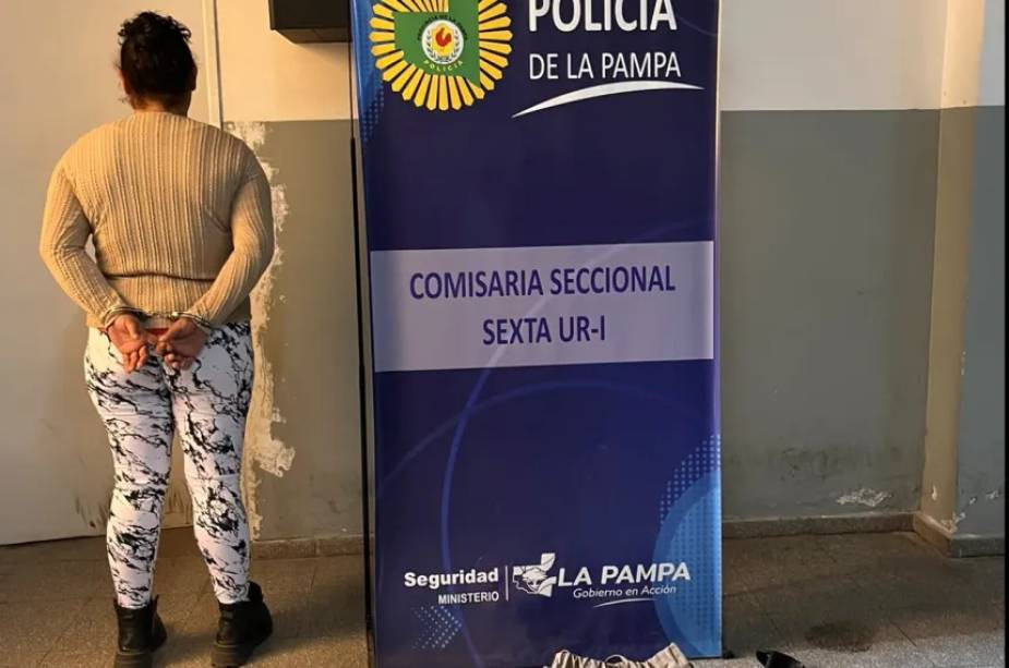 Frustran robo en Santa Rosa: una mujer detenida con antecedentes y un prófugo tras operativo policial