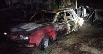 Noche violenta: Un auto y una vivienda precaria incendiados tras una pelea