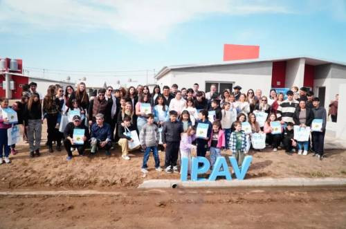 Catriló celebró 129 años con nuevas obras públicas y la entrega de 20 viviendas