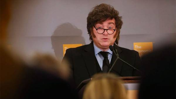 La Rosada le saca dramatismo al derrumbe en la confianza y apela a la teoría del "serrucho"