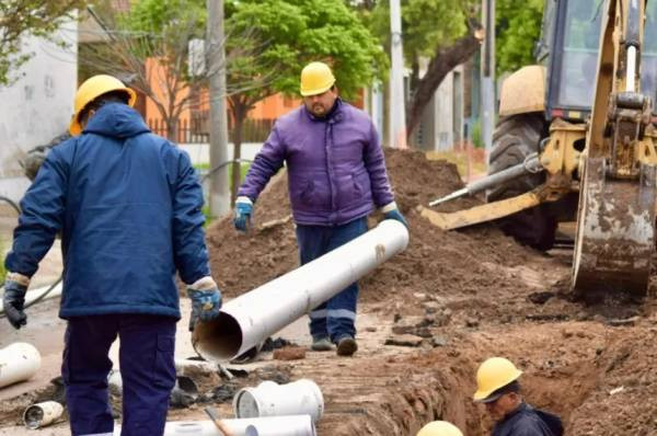 Santa Rosa: avanza la renovación de la red cloacal en el barrio Villa del Busto