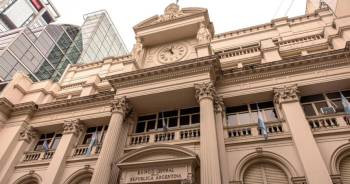 Analistas del Banco Central estiman que la inflación en 2024 fue del 117,8% y bajará a 25,9% este año