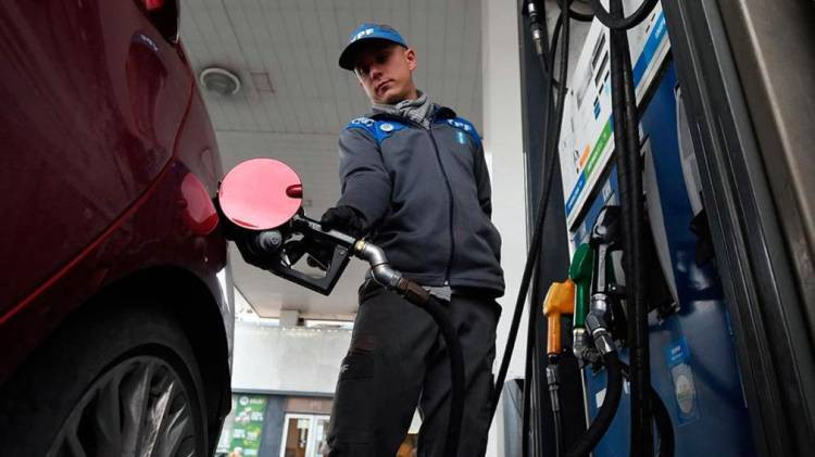 El sábado vuelven a aumentar los combustibles