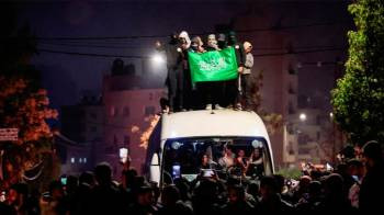 Israel liberó a los primeros 90 detenidos palestinos tras el acuerdo con Hamas
