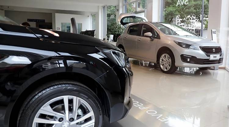Tras las bajas ventas, los precios de los autos comienzan a caer