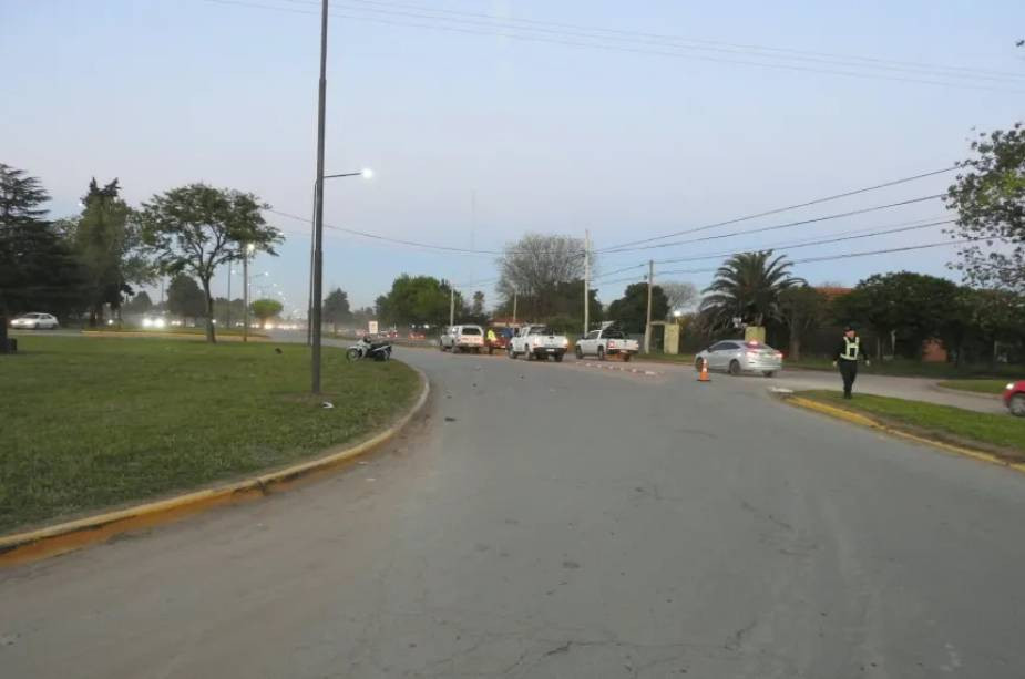 Grave choque en la avenida Perón: un motociclista con traumatismo de cráneo dio 1,93 de alcoholemia