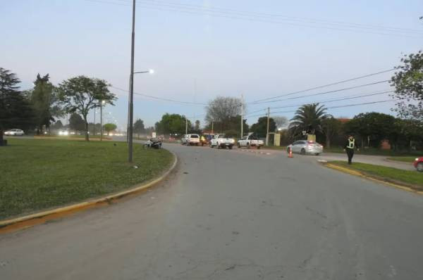 Grave choque en la avenida Perón: un motociclista con traumatismo de cráneo dio 1,93 de alcoholemia