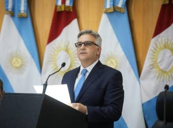 Llaryora sugirió que avanzará con la vacunación contra el dengue si el gobierno nacional no lo hace