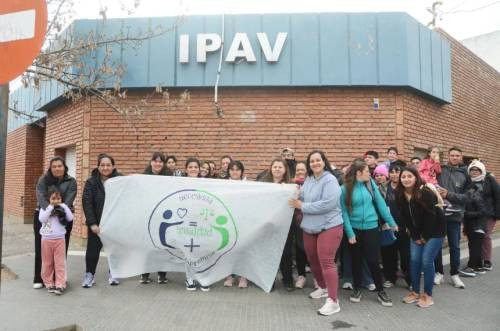 Protesta frente al IPAV: familias reclaman soluciones habitacionales urgentes