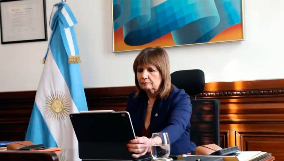 Cumbia, bronca y rosca oficialista: Patricia Bullrich cantó un tema de Lali tras cruzar al Gobierno por el Presupuesto