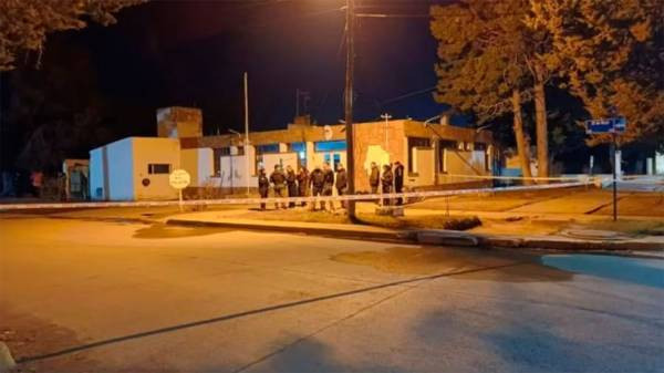 Tragedia en Santa Cruz: dos presos mueren ahogados tras prender fuego un colchón para exigir un traslado