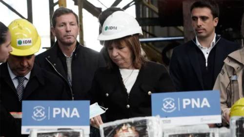 Patricia Bullrich participó en la quema de los 460 kilos de cocaína hallados en un barco en San Lorenzo