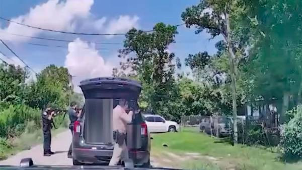 Tiroteo en Houston: un hombre baleó autos al azar, fue herido por la Policía y enfrenta siete cargos