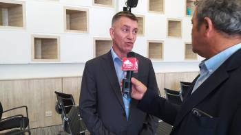 El ministro Guido Bisterfeld confirmó que el miércoles se reúnen con Luis Caputo