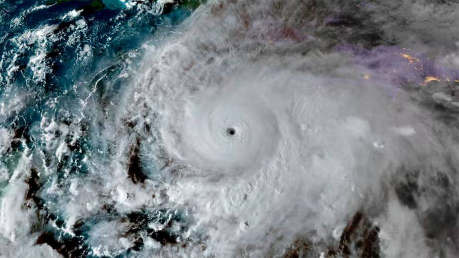 El huracán Isaías golpea la costa de Estados Unidos y deja sin luz a miles de usuarios